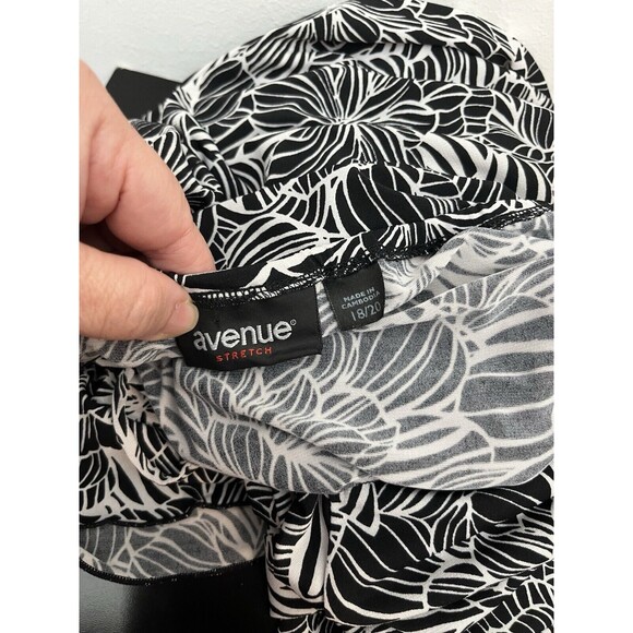 Avenue Women’s Top Blouse Plus Size 18/20  Geometric Scoop Neck Elastic Waist - Picture 12 of 15